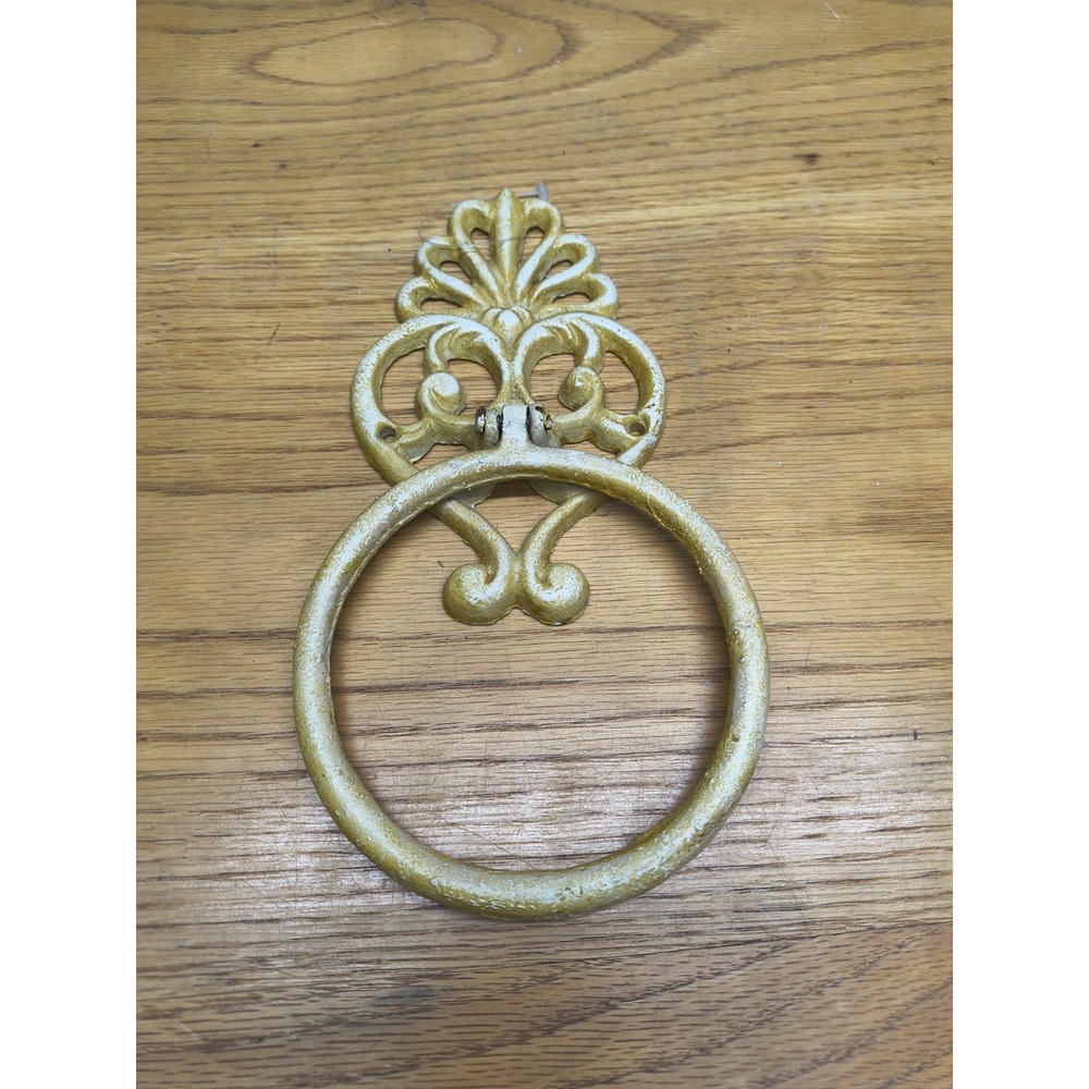 White‎ Rusty Farmhouse Cast Iron Medallion Towel Ring Country Chic Beach House